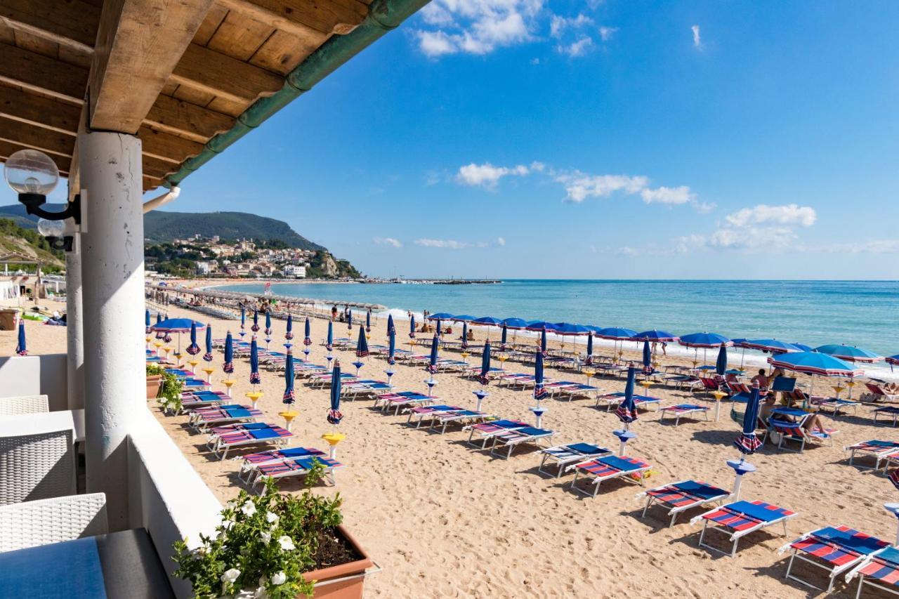 Casabianca Appartamenti Numana Bagian luar foto